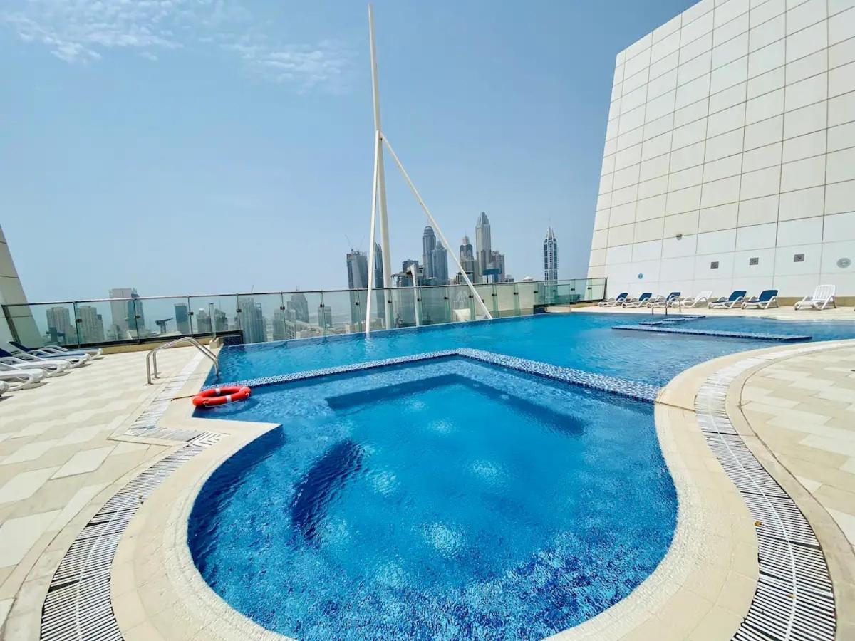 Upscale Studio Full Lake View In Goldcrest View Tower Dubaï Extérieur photo