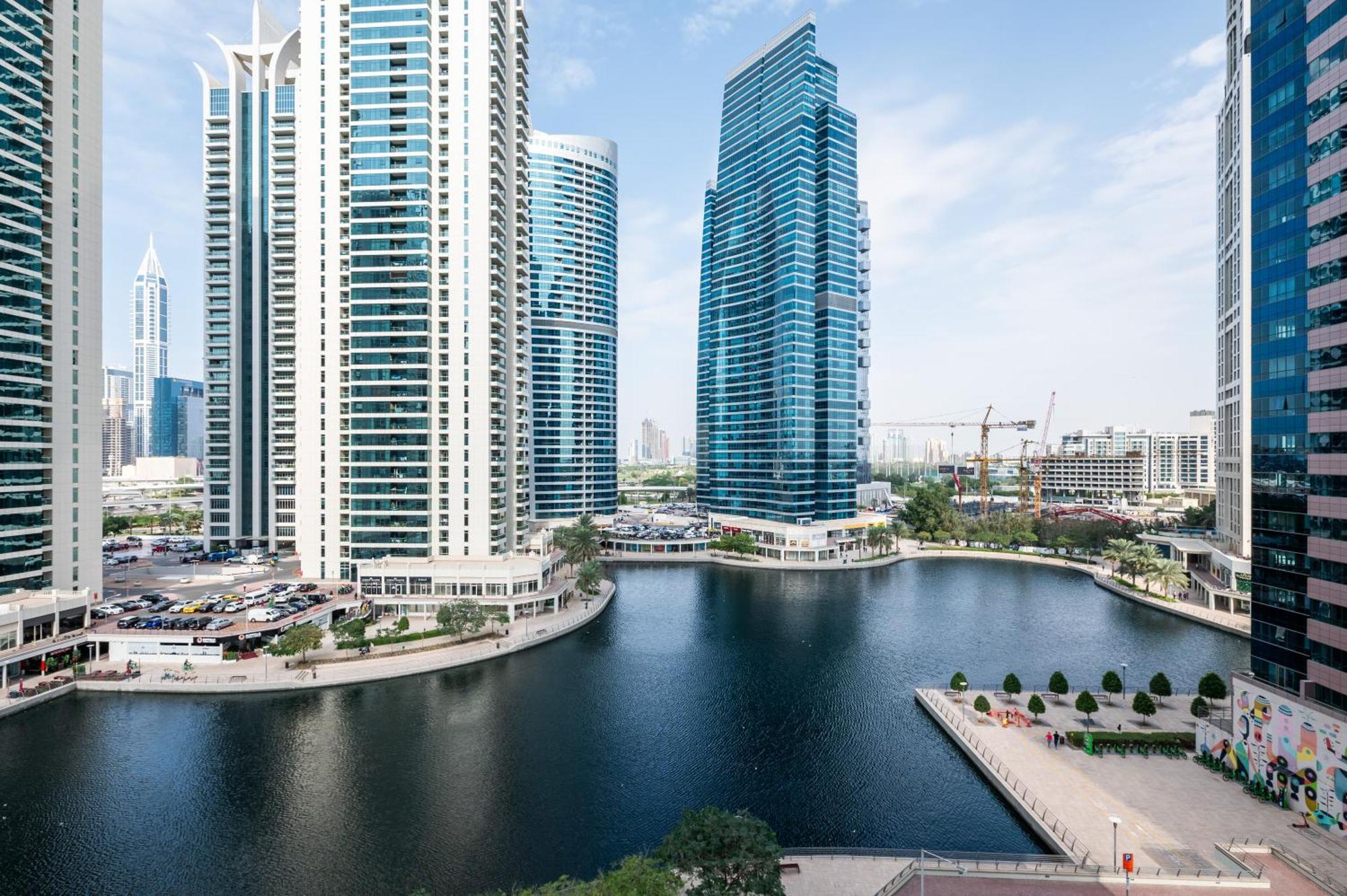 Upscale Studio Full Lake View In Goldcrest View Tower Dubaï Extérieur photo