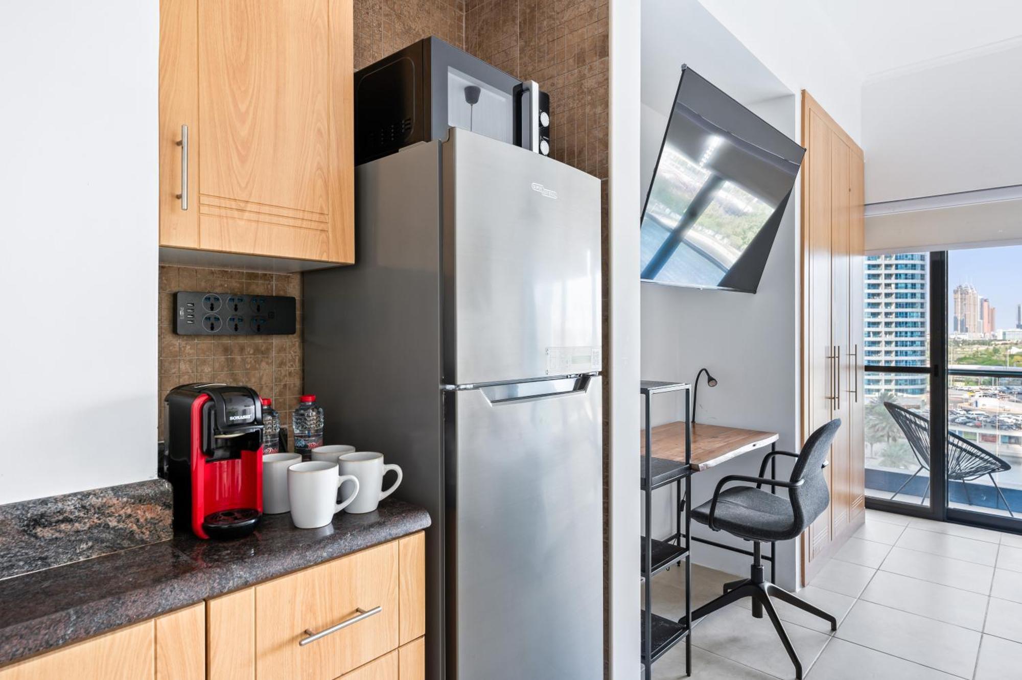 Upscale Studio Full Lake View In Goldcrest View Tower Dubaï Extérieur photo