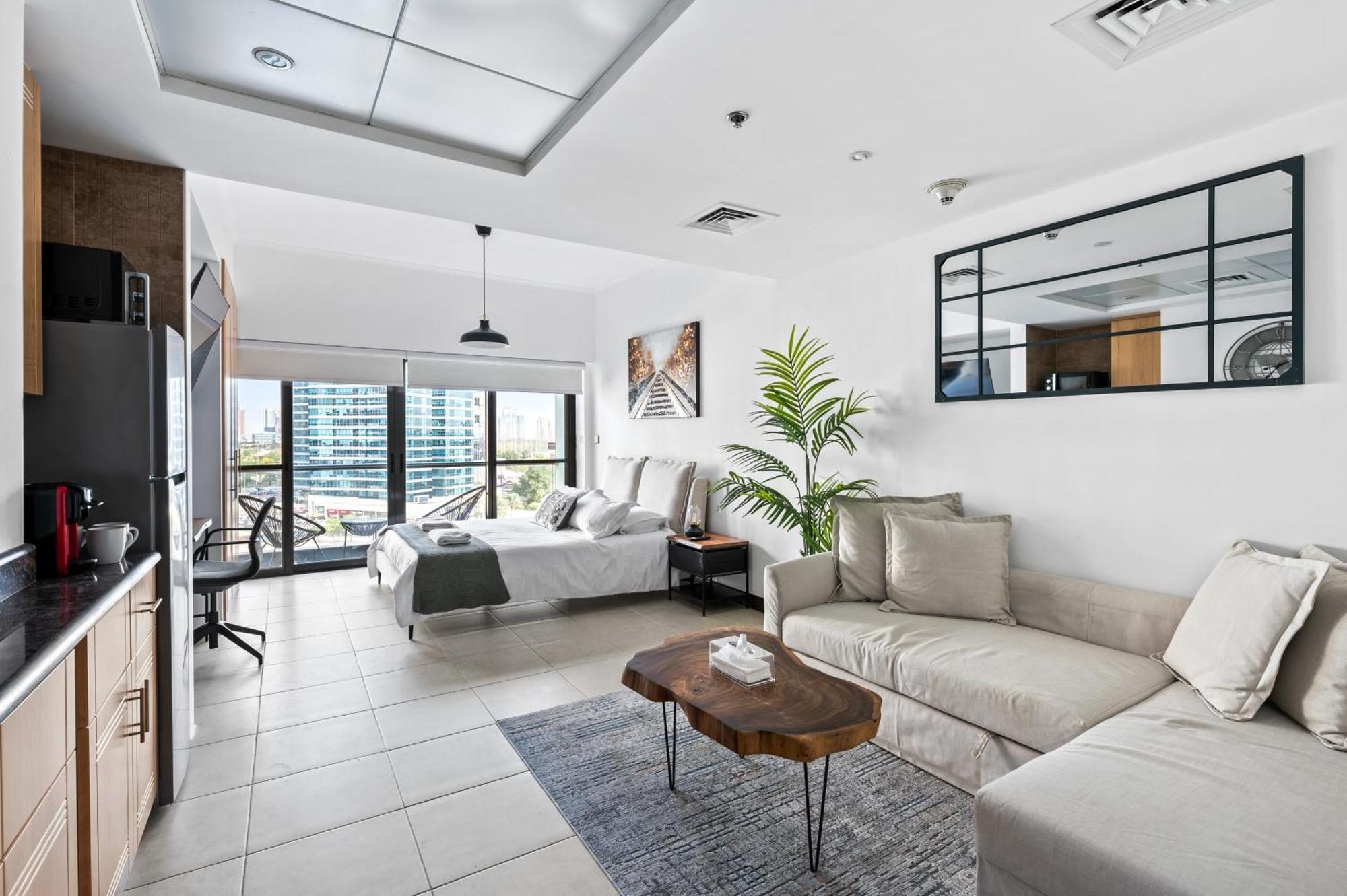 Upscale Studio Full Lake View In Goldcrest View Tower Dubaï Extérieur photo