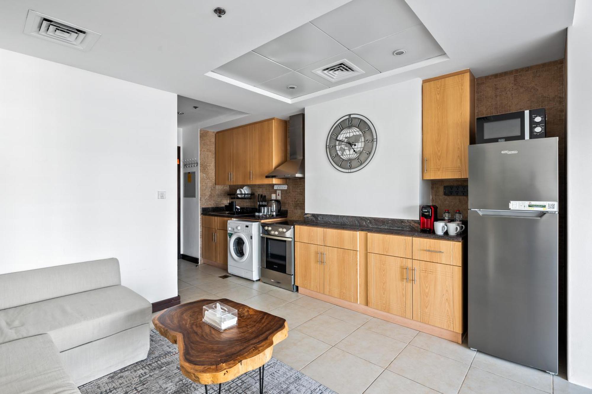 Upscale Studio Full Lake View In Goldcrest View Tower Dubaï Extérieur photo