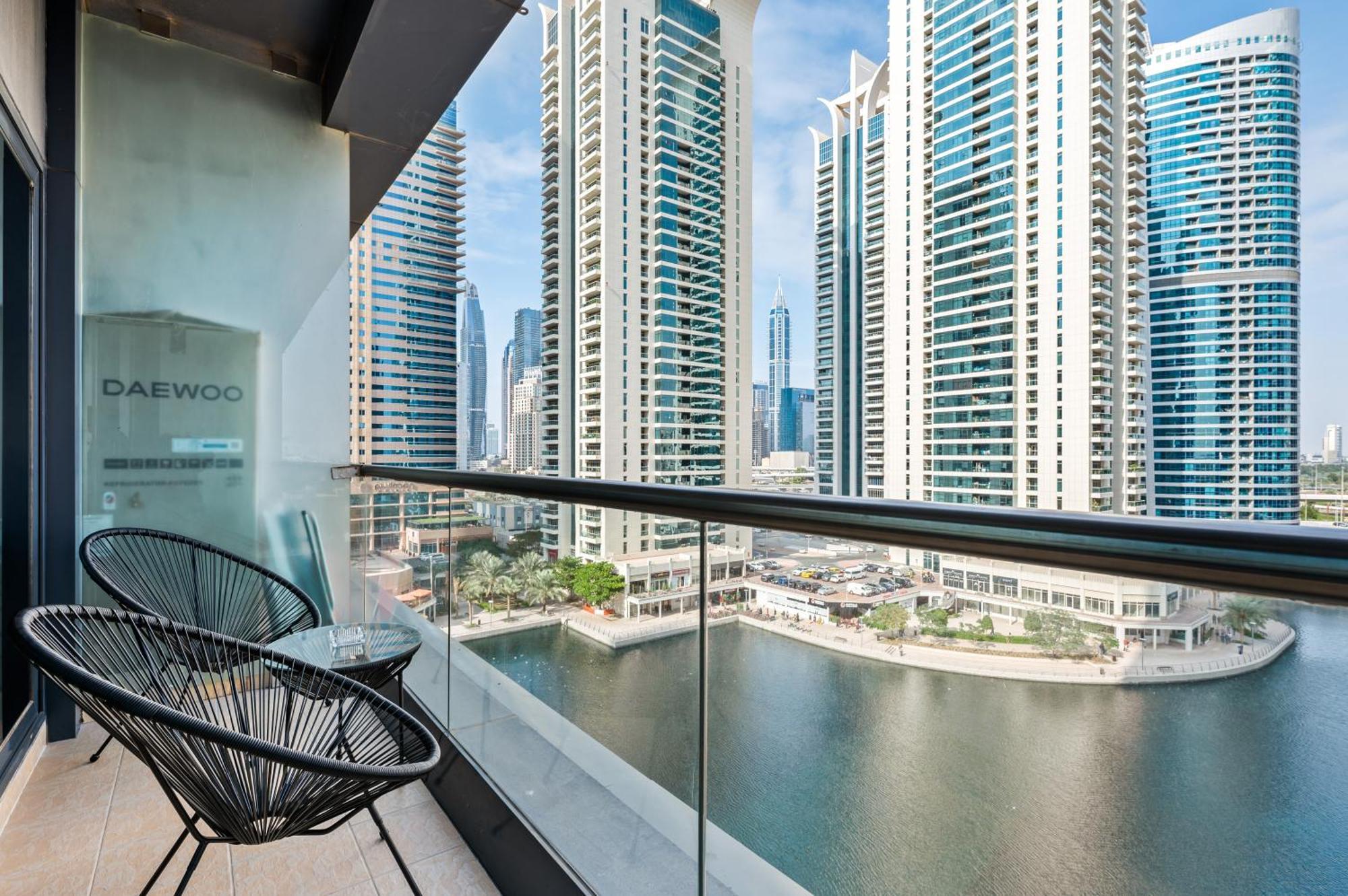 Upscale Studio Full Lake View In Goldcrest View Tower Dubaï Extérieur photo